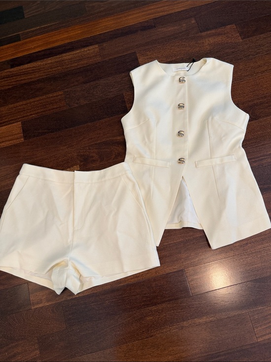 Commense Other - Commense Cream Textured Sleeveless Button Vest & Shorts Set